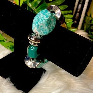 NWT! Gorgeous Elastic Bracelet! Ready to Ship.